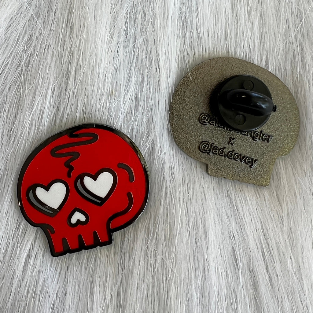 Heart Eyes Skull - Enamel Pin