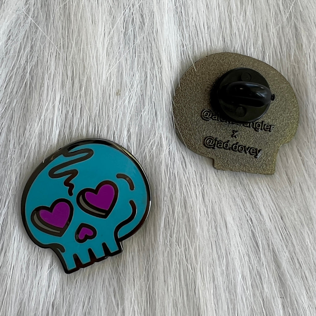 Heart Eyes Skull - Enamel Pin
