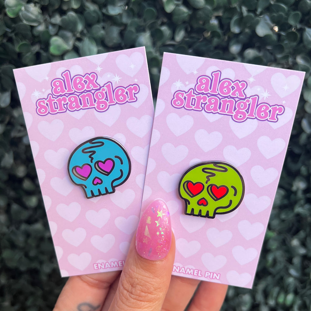 Heart Eyes Skull - Enamel Pin